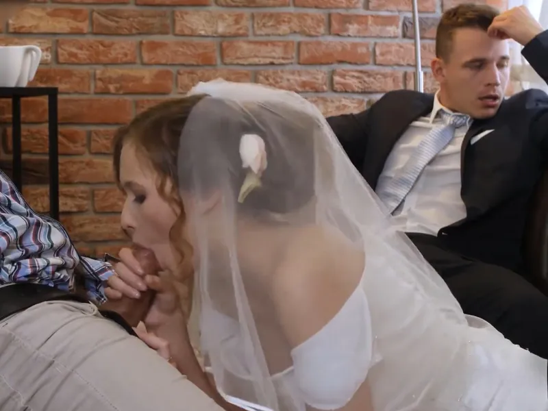 Cô dâu địt trộm với trai ngay trước mặt người chồng mới cưới